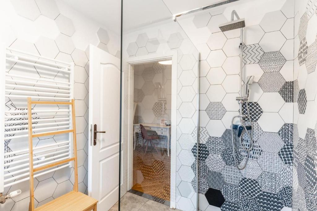 Domestic House Lola - 2