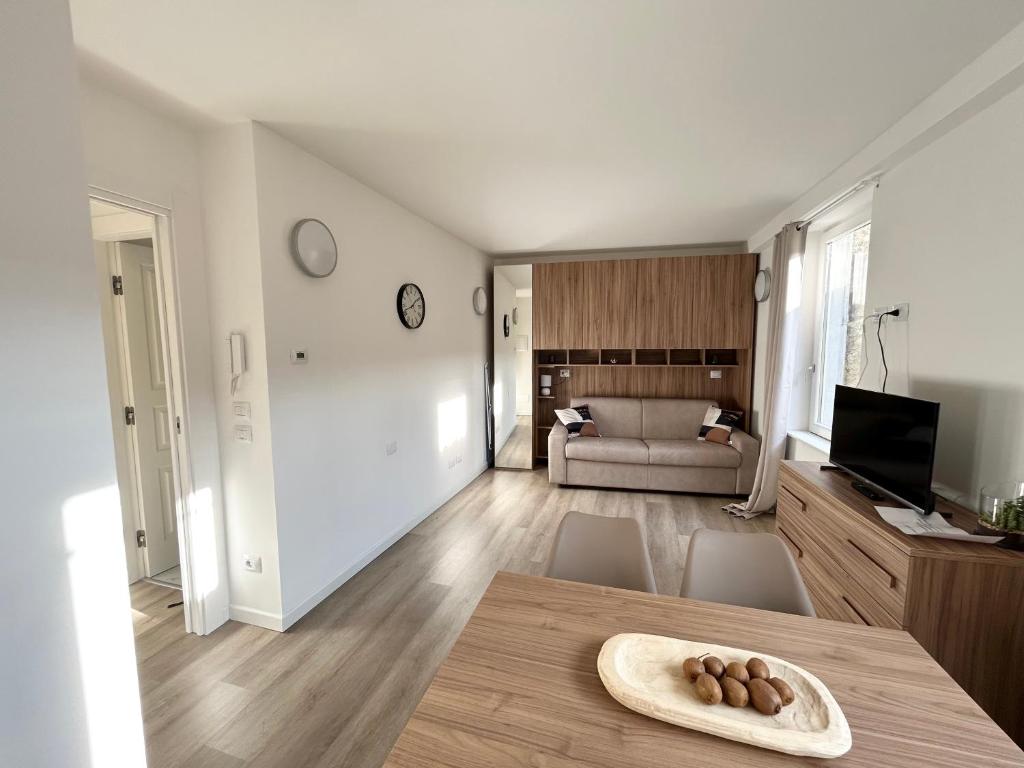 a living room with a table and a couch at Mono Giudici in Clusone