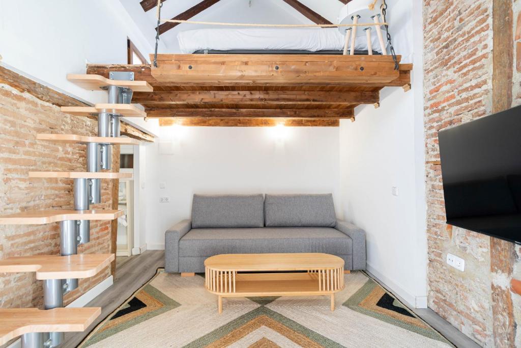 San Vicente Ferrer Top Floor 2BR ALQUILER TEMPORAL