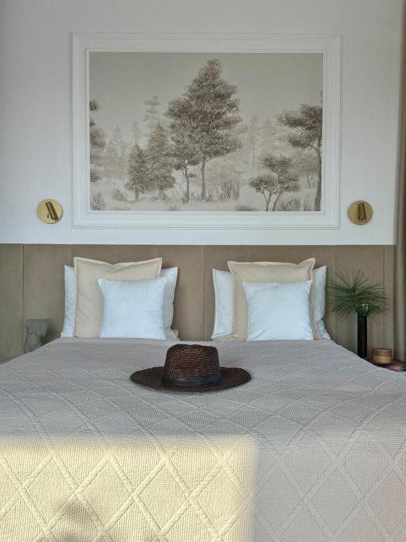 a bedroom with a bed with a hat on it at Baltic Infinity Garden Suite 316 - SPA & Pool Access in Międzyzdroje