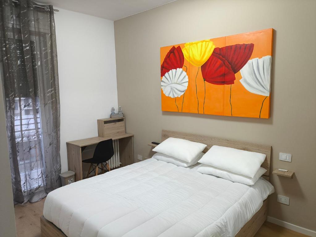 a bedroom with a bed and a painting on the wall at Zuretti House in Milan