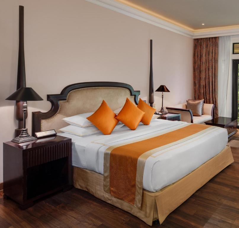 Earl's Regency Hotel - 5