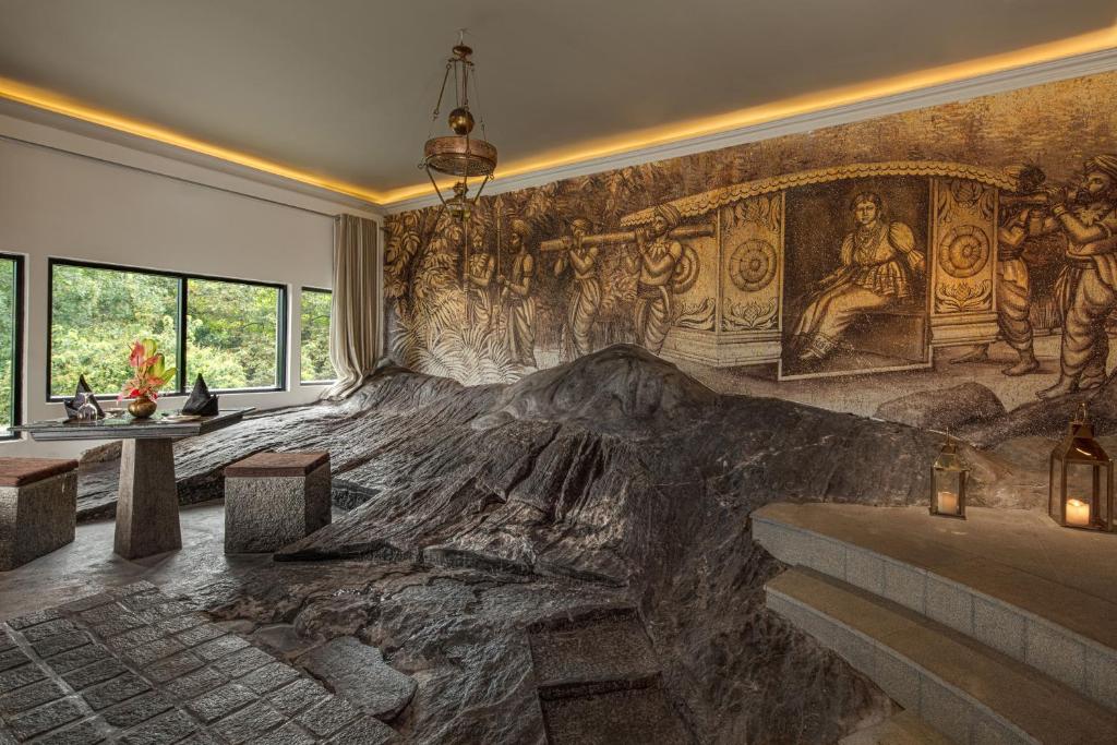 Earl's Regency Hotel - 9