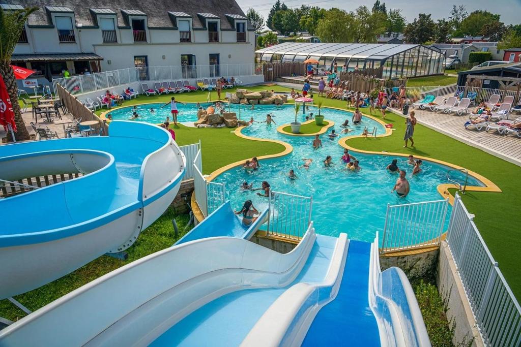 ZEcamping 4 - Plage à 300 m - Piscine couverte - Esprit Familial