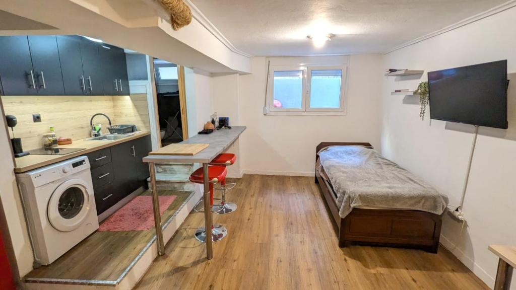 Entire Studio Semi Basement in Athens