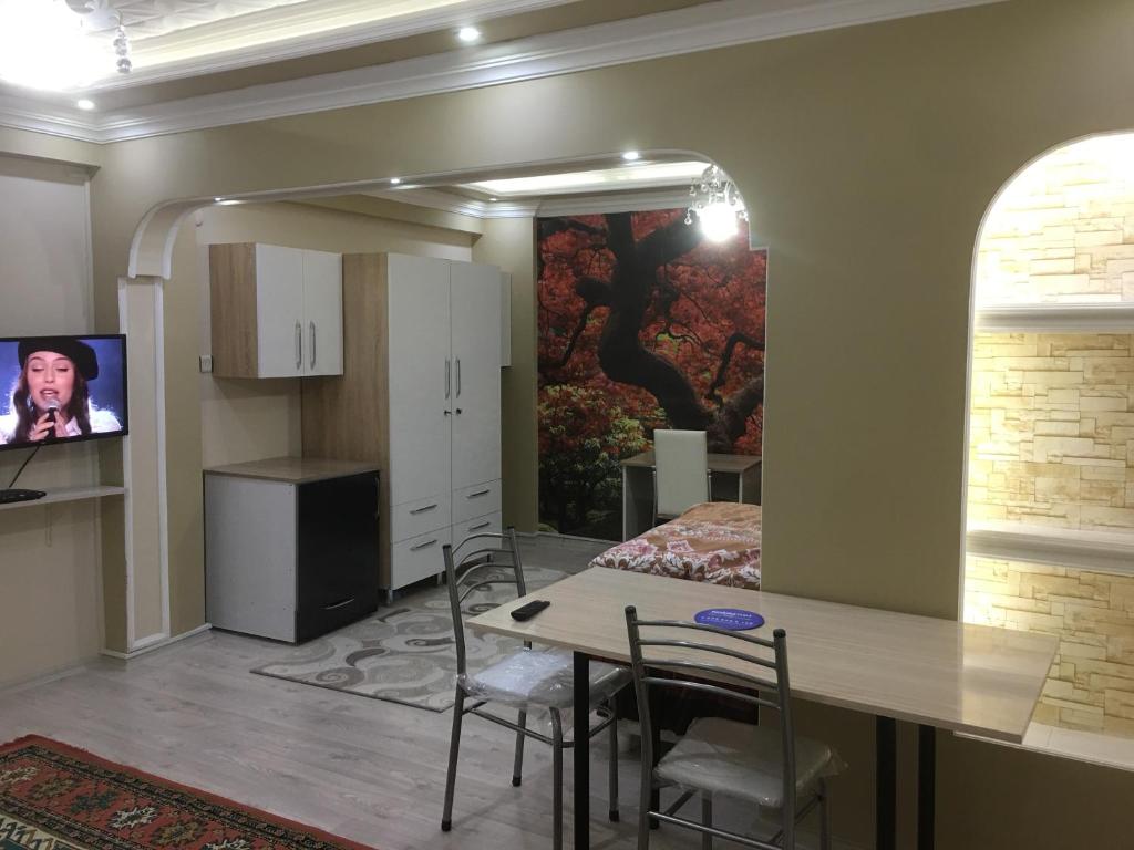 a living room with a table and a bedroom at Bandirma Saglik Apart in Bandırma