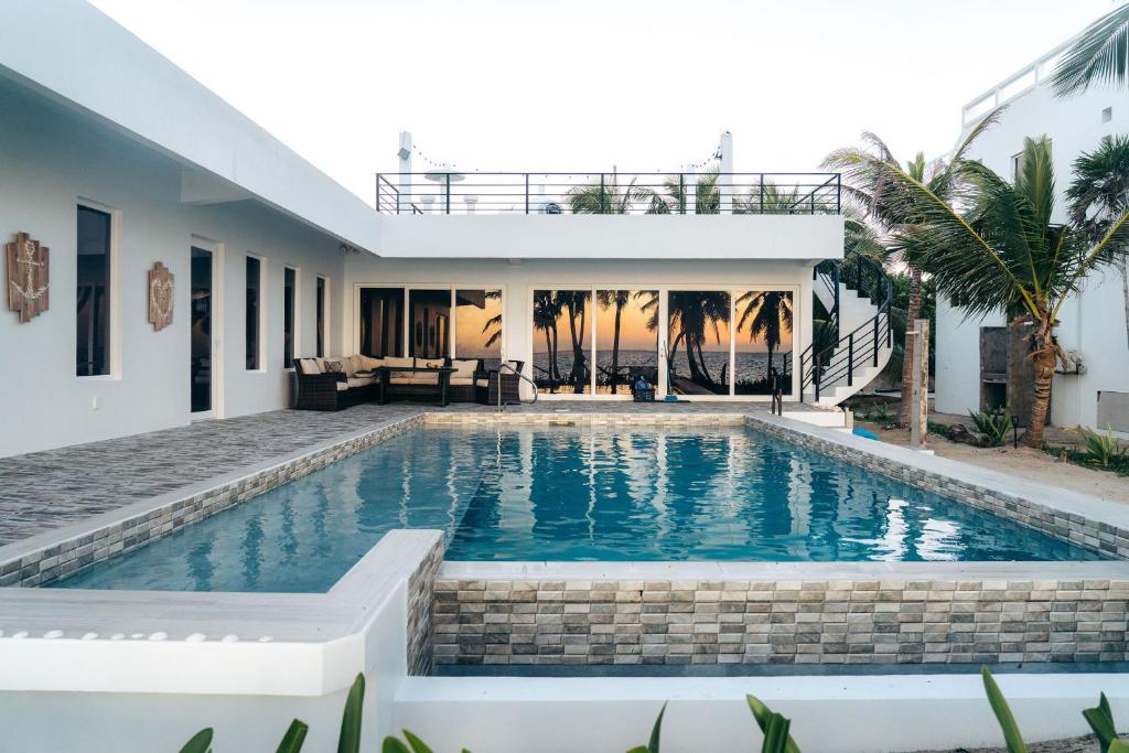 Casa Aura Maria Luxury Beachfront Villa w Pool