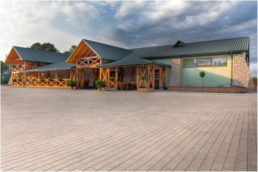 a large building with a large driveway in front of it at Kryształowa poddasze in Józefów