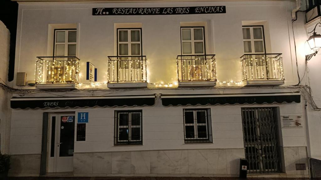 Hostal 2 estrellas -Restaurante Las Tres Encinas EN EL CENTRO DEL PUEBLO - Housity