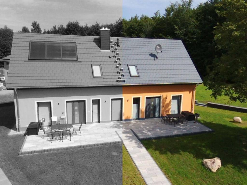 a house with tables and chairs in front of it at Haus Phil in Lenz