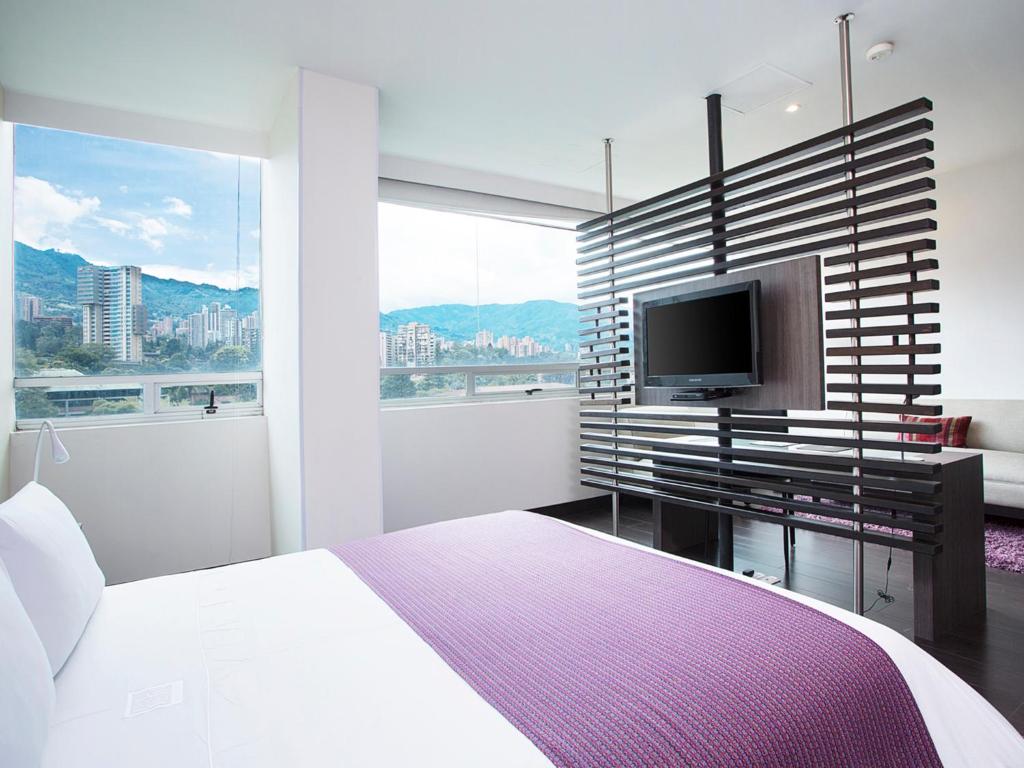 TV a/nebo společenská místnost v ubytování Hotel bh El Poblado