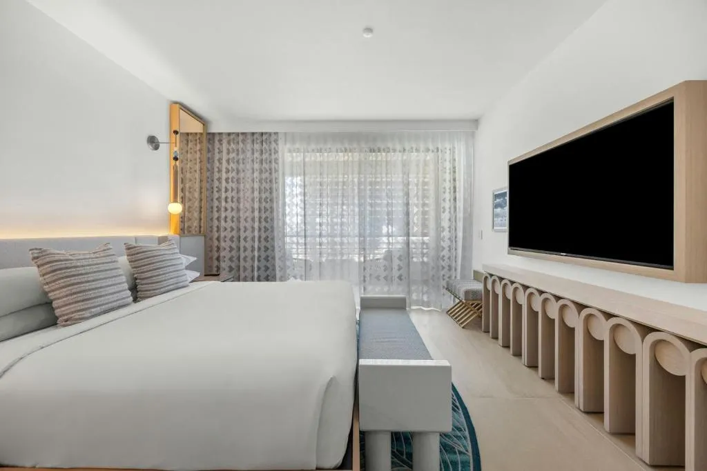 King Room with City View, Corner Room and Balcony