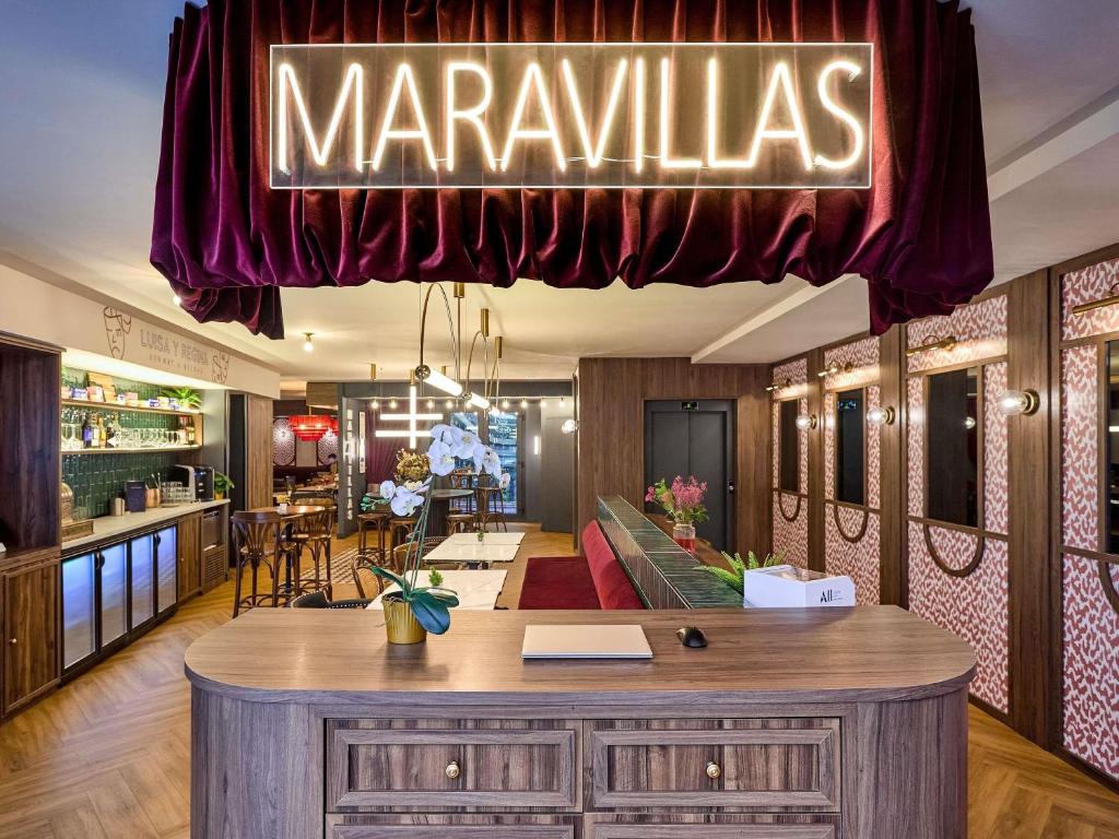 a restaurant with a marriott sign above a counter at Ibis Styles Madrid Centro Maravillas in Madrid
