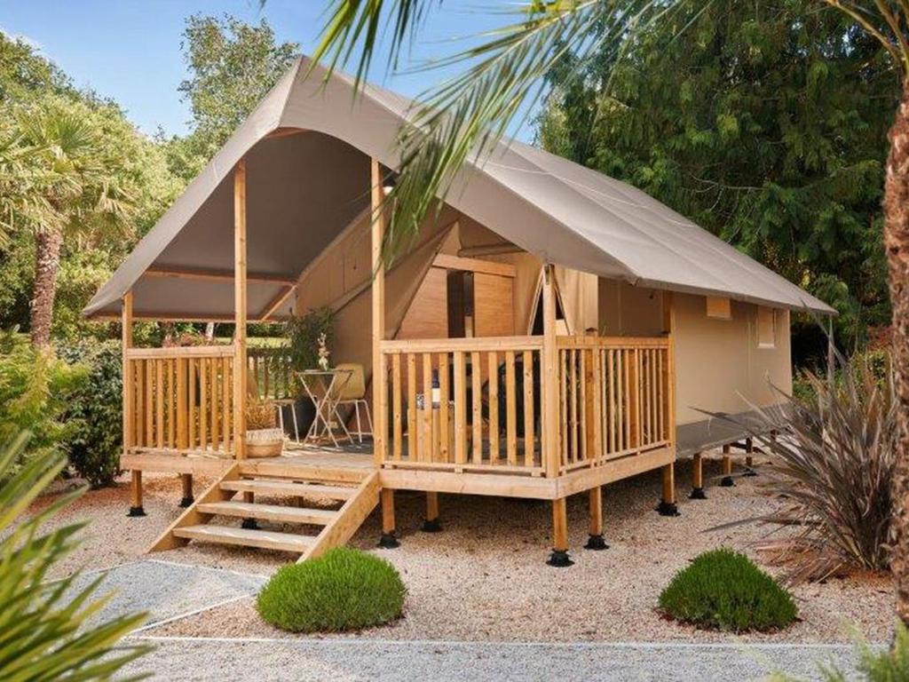 Bungalow toilé avec terrasse à Luynes, 2 chambres, 5 personnes - API-1-52-1508