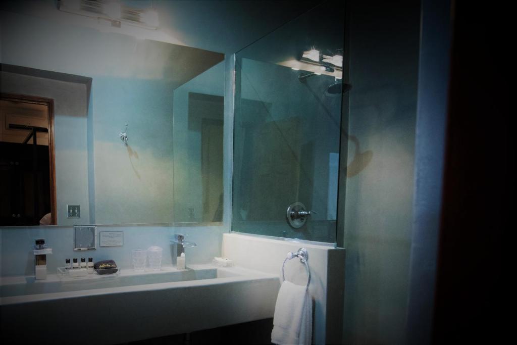 Vannituba majutusasutuses La Isabela Suites