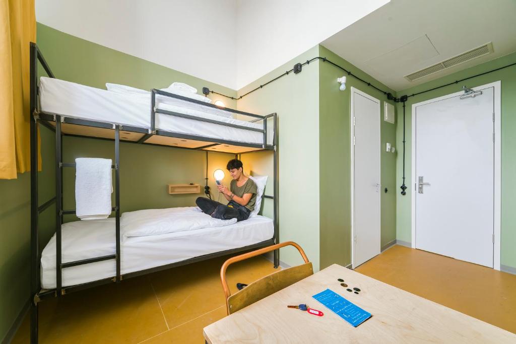 Postel nebo postele na pokoji v ubytování Fabrika Hostel & Suites
