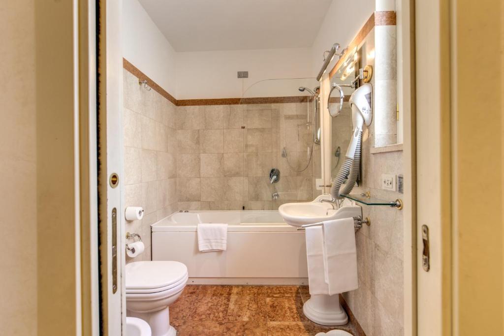 Koupelna v ubytování Hotel Cinquantatre
