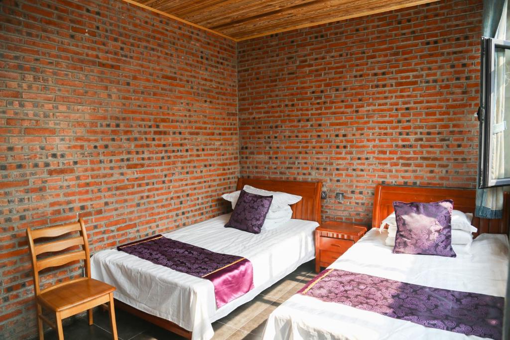 Letto o letti in una camera di Beijing Mutianyu Great Wall Wangshanyuan Homestay