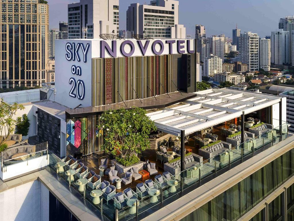 Sky on 20 Rooftop Bar at Novotel Bangkok Sukhumvit 20