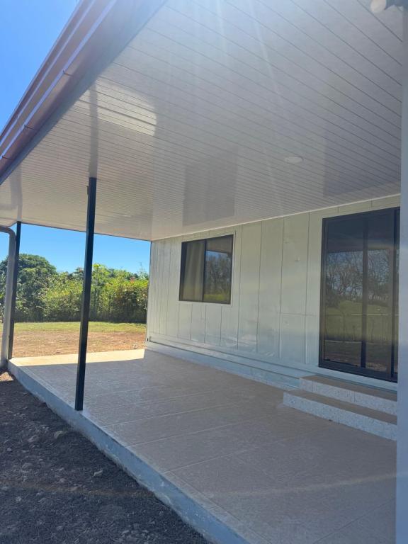 a white building with windows on the side of it at Casa Tano in Tapantí