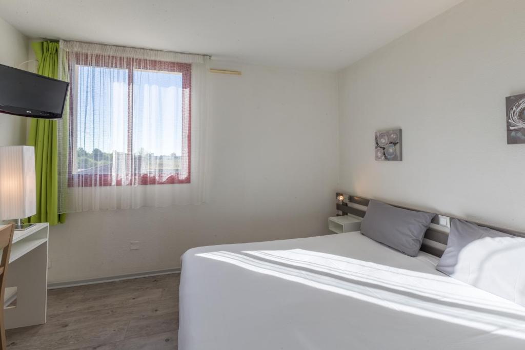 Postel nebo postele na pokoji v ubytování Aliotel