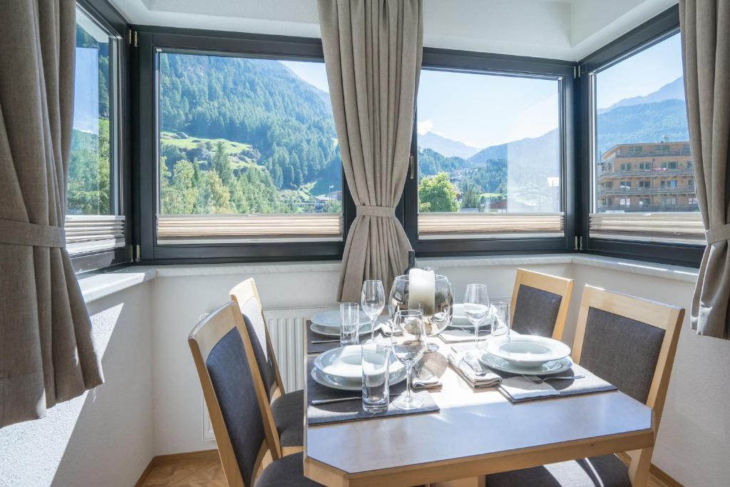 Nespecifikovaný výhled na hory nebo výhled na hory při pohledu z aparthotelu