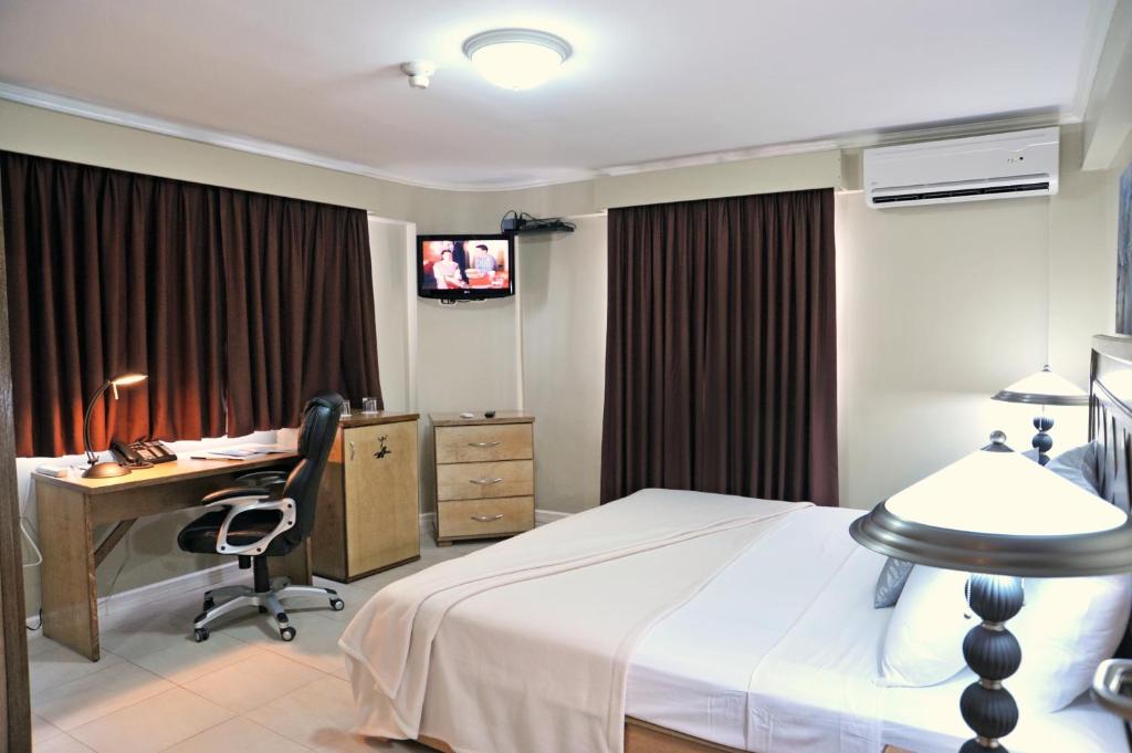 TV a/nebo společenská místnost v ubytování Culture Crossroads Inn