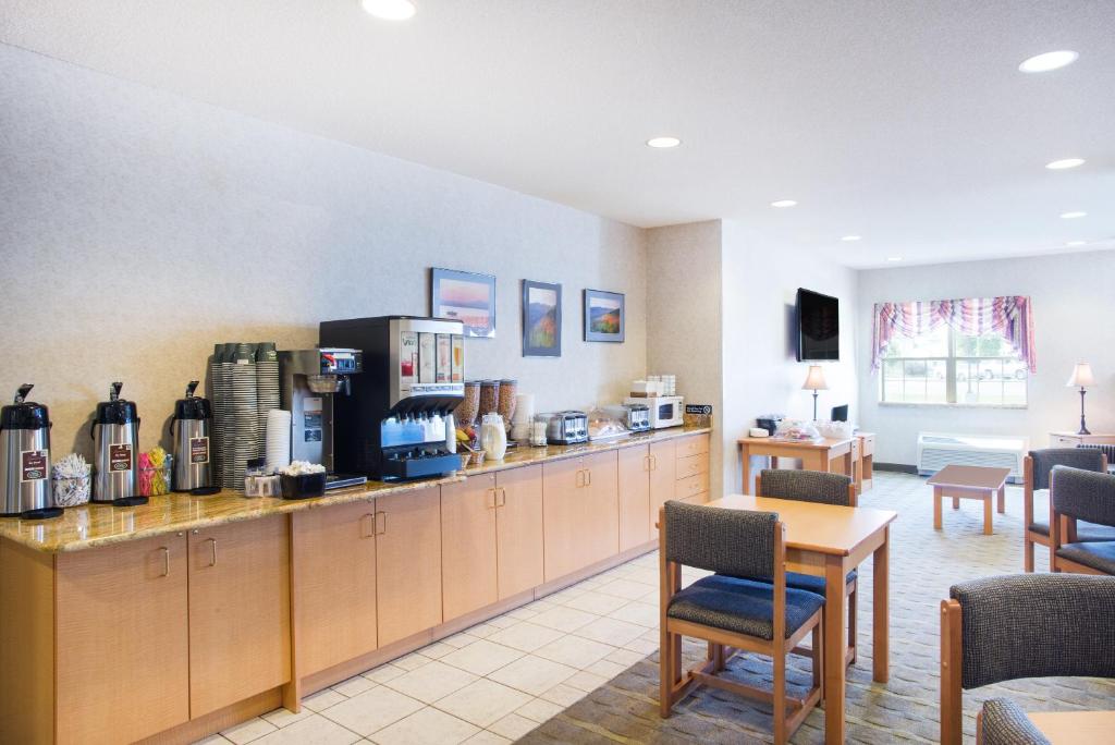 Microtel Inn & Suites by Wyndham Plattsburgh photo