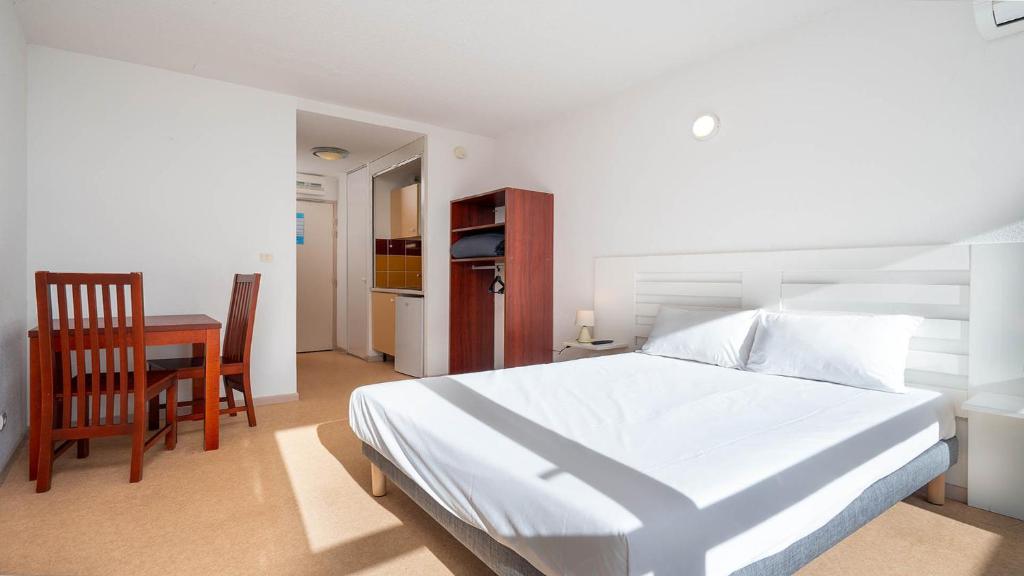 Le St Clair N208 ST2