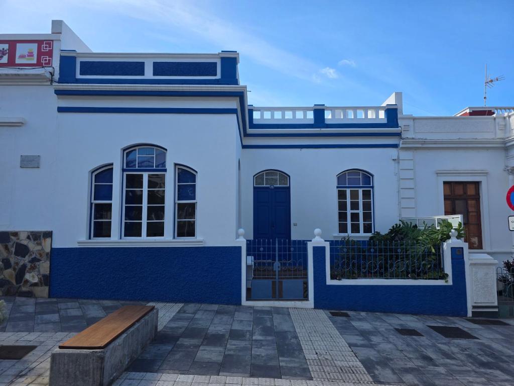 a blue and white house with a bench in front at Casa Alvarez Tazacorte in Tazacorte