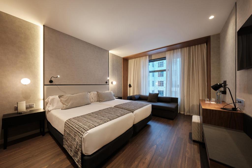 Catalonia Barcelona Plaza - 14