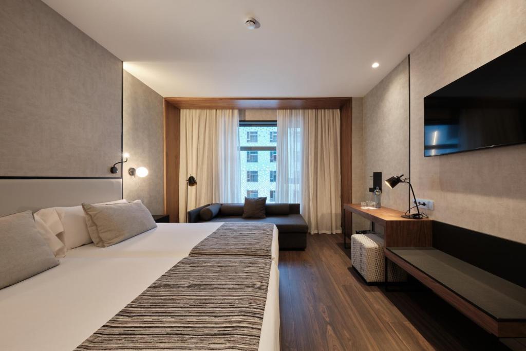 Catalonia Barcelona Plaza - 16