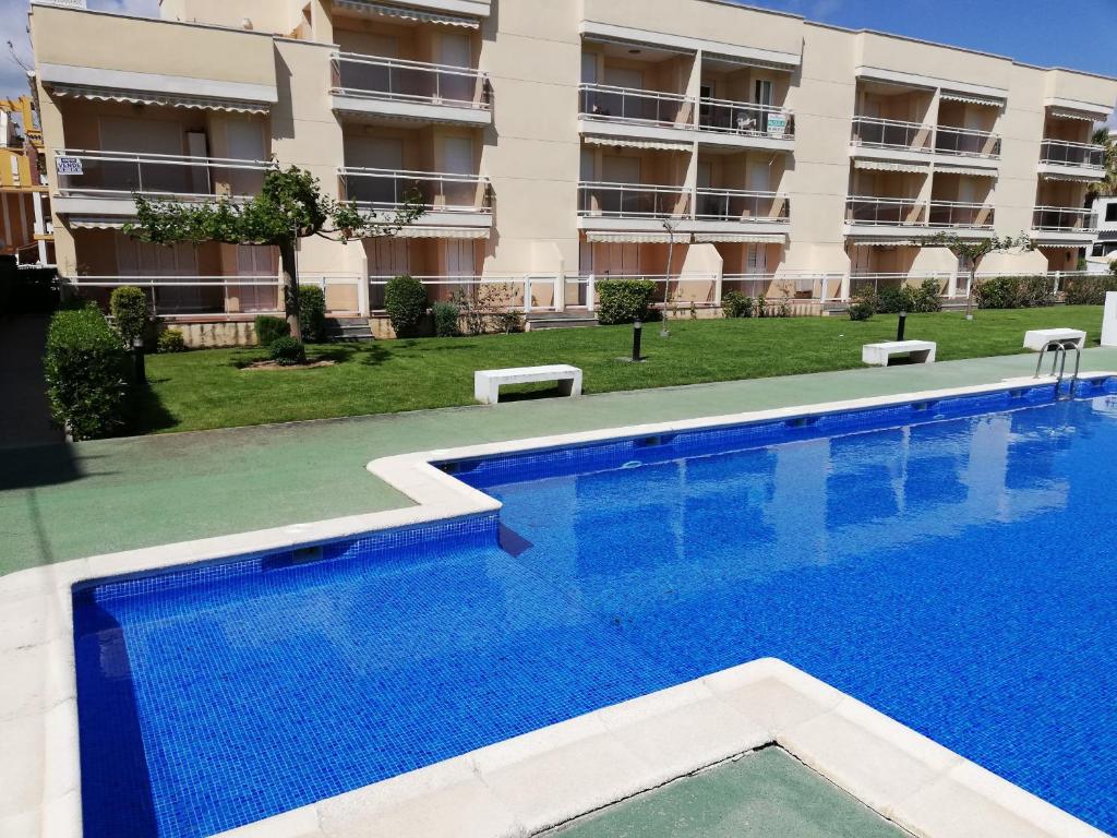 a swimming pool in front of a building at Solmar II Solo Familias Serviplaya in Playa de Xeraco