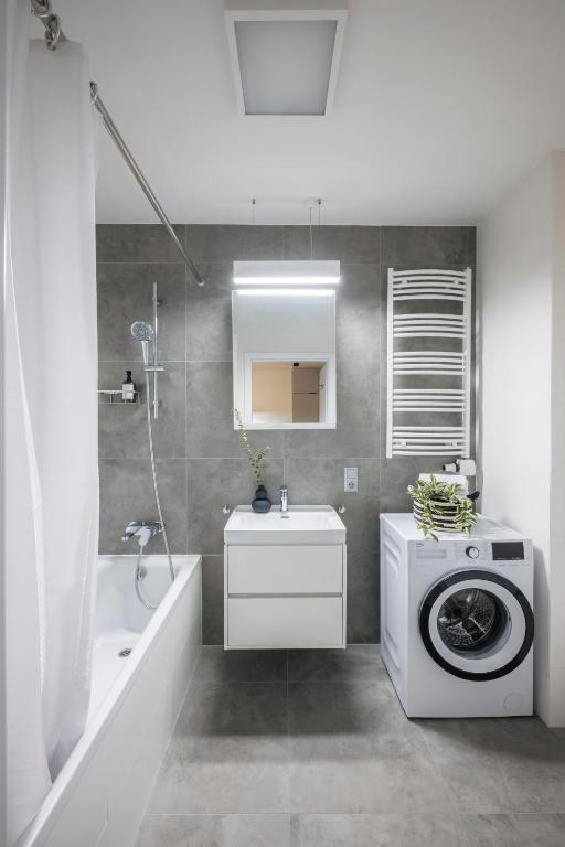 Apartamenty Lew Invest obok Rynku Głównego, Parking w cenie - 14