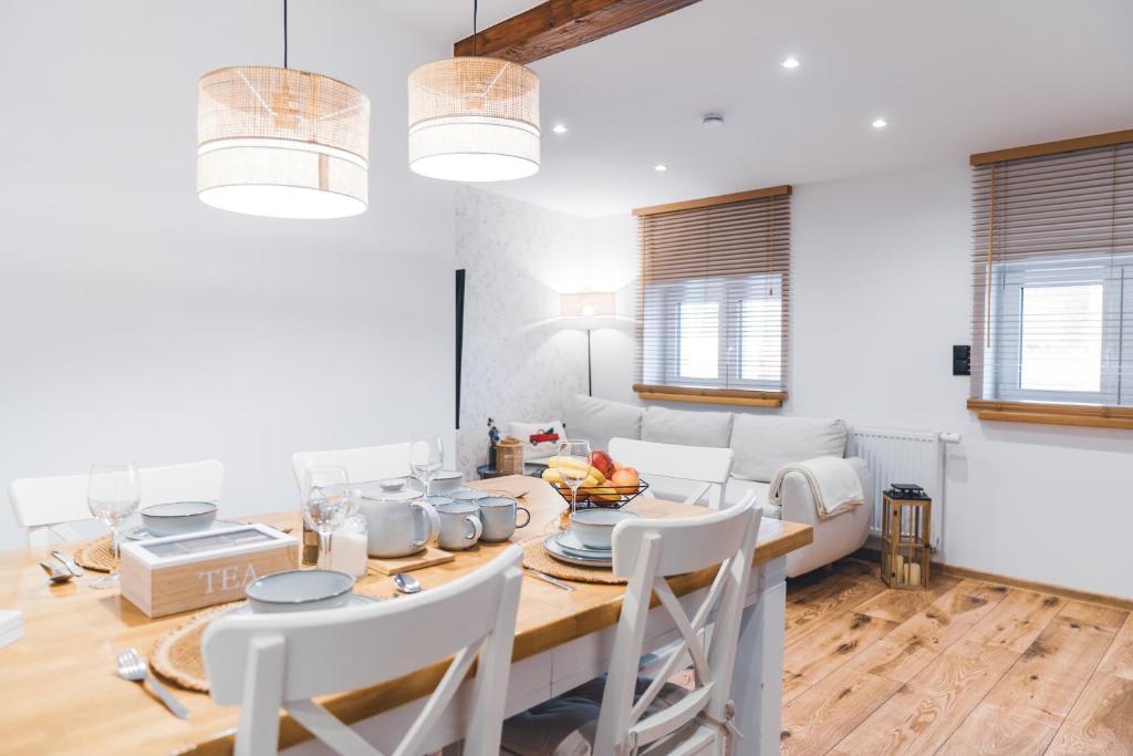 a kitchen and dining room with a table and chairs at Apartamenty For You in Bystrzyca Kłodzka