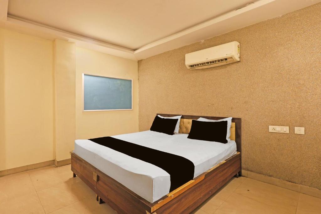 Hotel O Sector 18 Noida Formerly Terrene Empire — 2