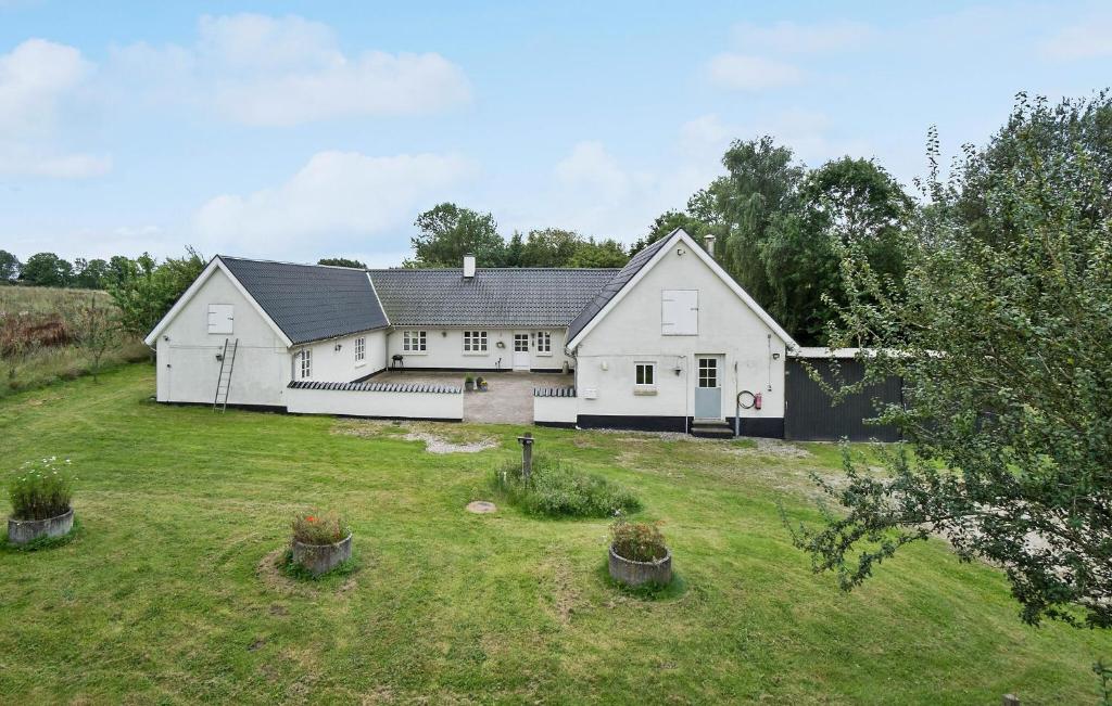 Cozy Home In Aarup With Wifi