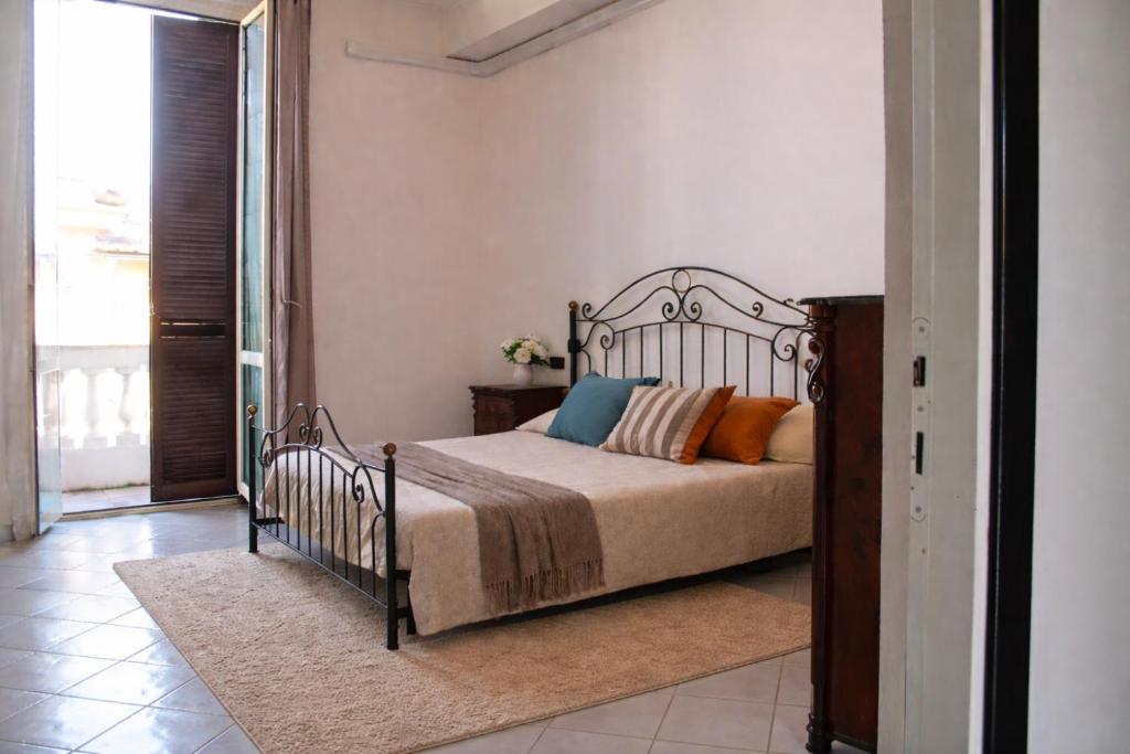 a bedroom with a bed with pillows on it at WHOLE HOLIDAY HOME APARTMENT SPLENDID CIVITAVECCHIA da Pamino & Priscilla in Civitavecchia