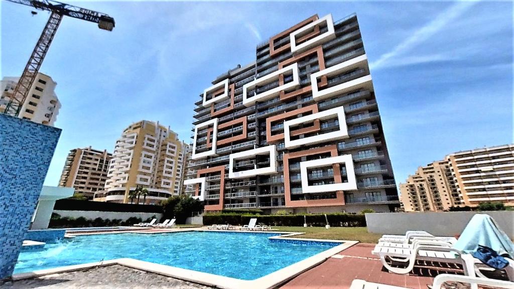 Rocha Tower 16A