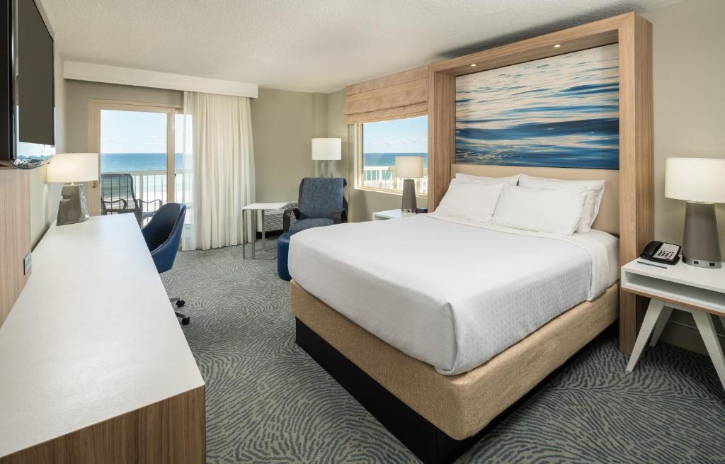 Crowne Plaza Melbourne-Oceanfront, an IHG Hotel - 