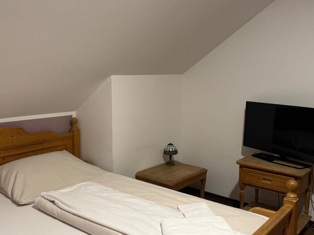 Weissenfelder Guest House & Restaurant - Single Room With Balcony