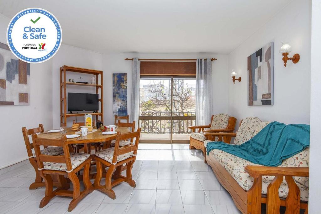 B78 - Fragoso Downtown Apartment