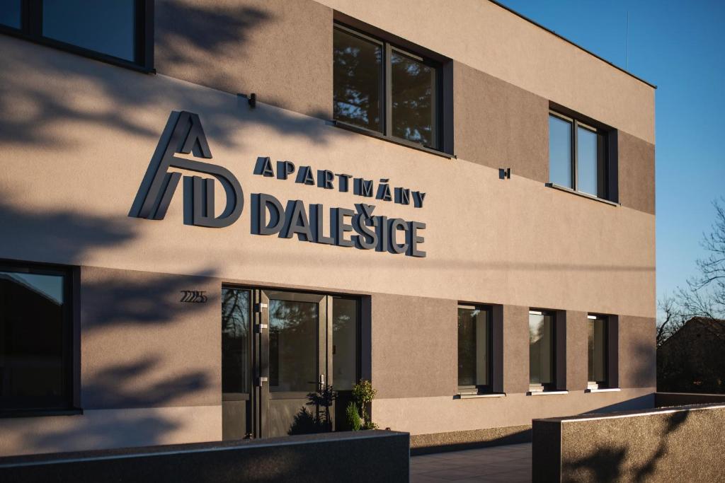 aaprilinyale college sign on the side of a building at Apartmány Dalešice in Dalešice