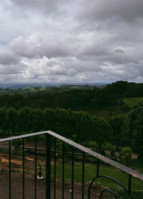 a view of the countryside from the top of a hill at Pousada tanoeiro cabana Carvalho in Monte Belo