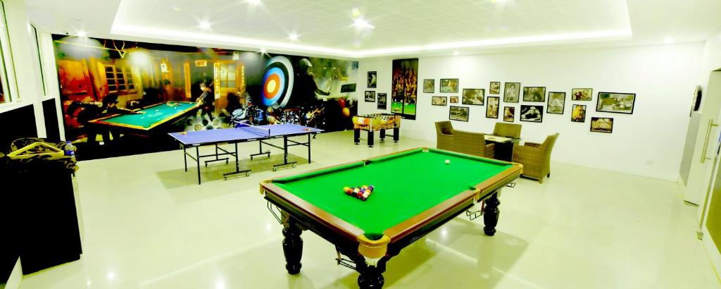 Biliár nebo kulečník v ubytování Gokulam Park Munnar
