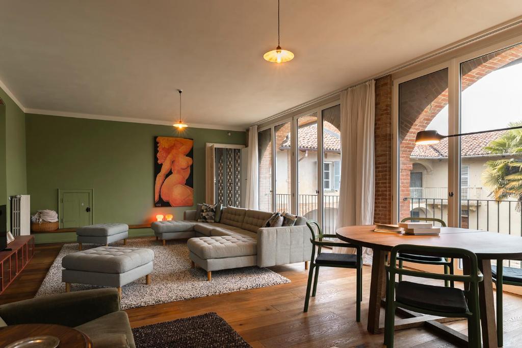 a living room with a couch and a table at La Trifola in Scurzolengo