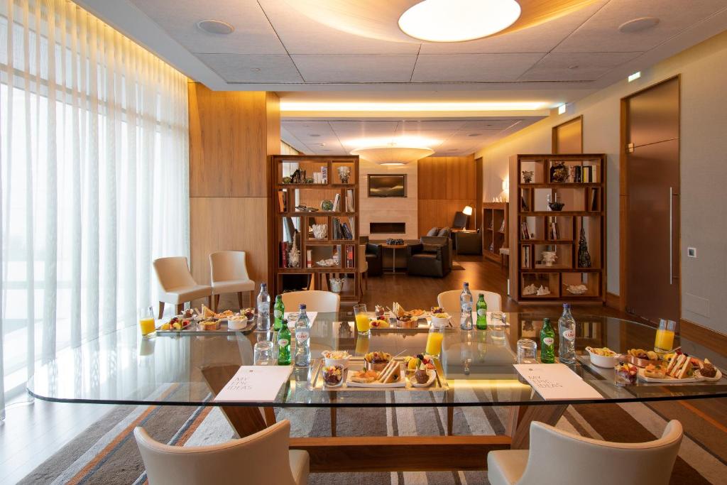 EPIC SANA Lisboa Hotel: desk