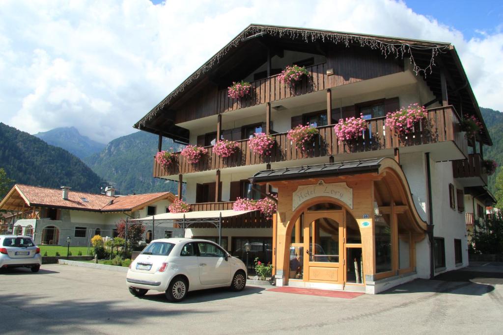 Nespecifikovaný výhled na hory nebo výhled na hory při pohledu z hotelu