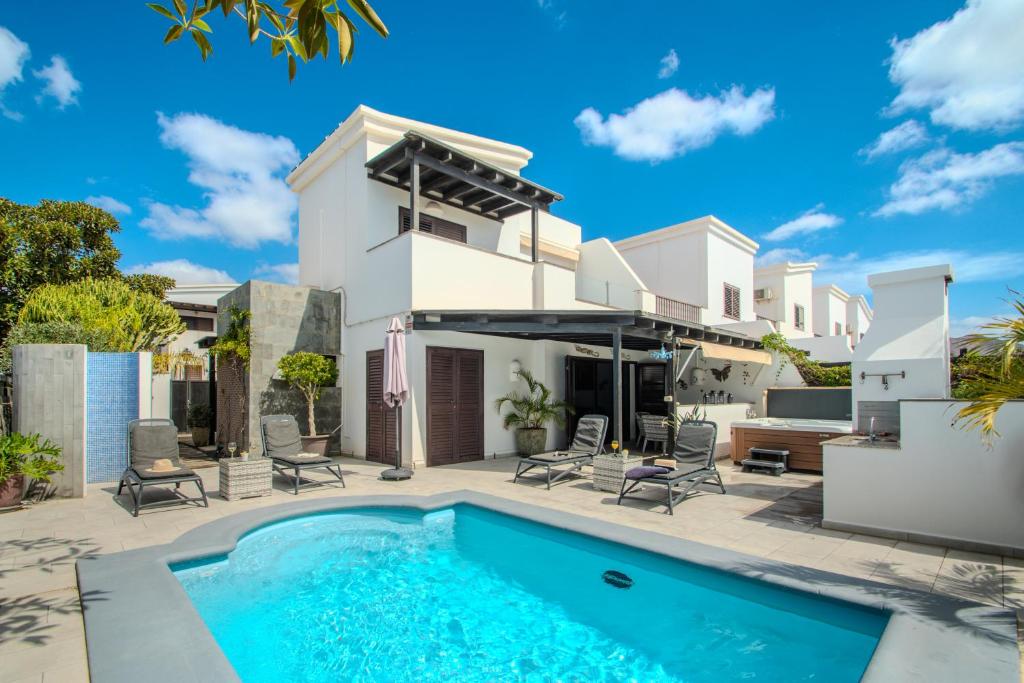 Villa Solsidan Pool, Jacuzzi, A/C 15 minutes walking to Marina Rubicón
