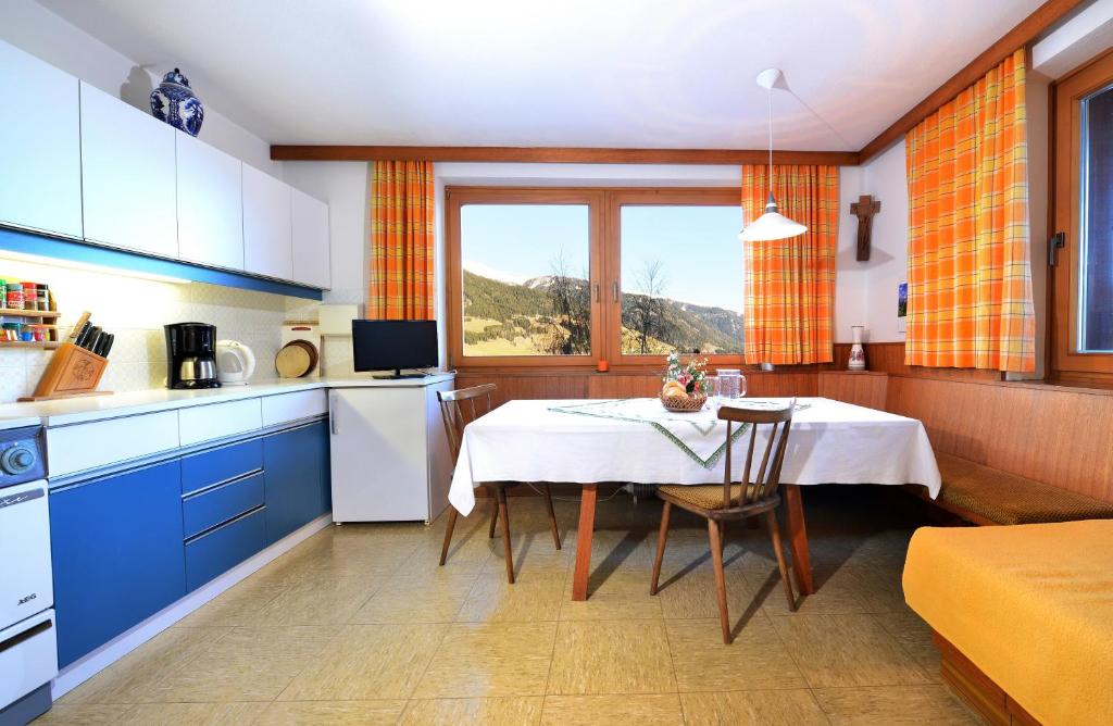 Kuchyň nebo kuchyňský kout v ubytování Haus Mitterrutzner